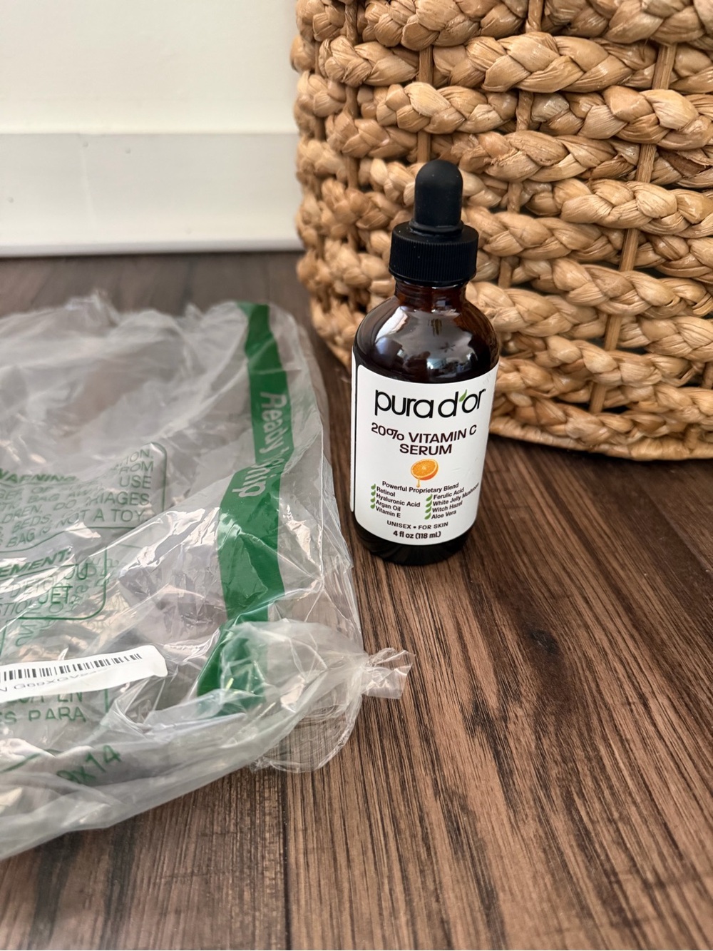 Pura d'or 20% Vitamin C
Serum - 4 fl oz: store display
